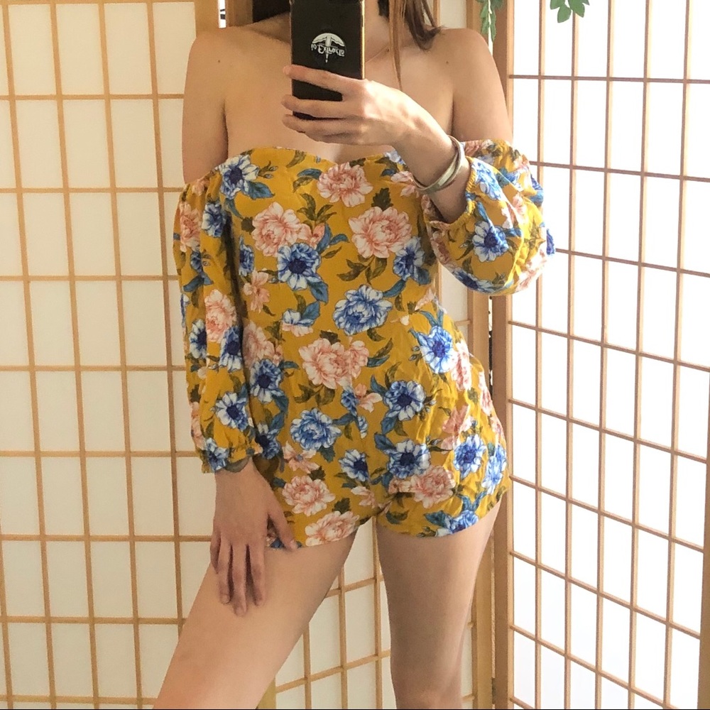 🌼SOLD - BEAUTIFUL YELLOW ROMPER